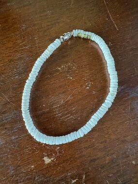 9’ Puka shell white Bracelet